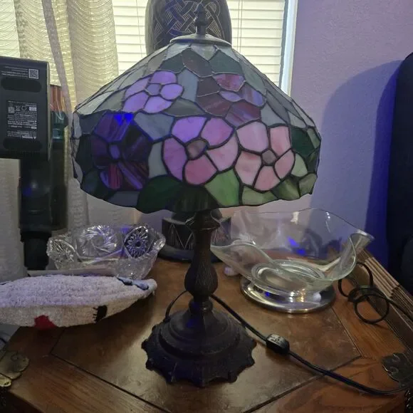 Tiffany Style Table Lamp Stained Slag Glass Hummingbird Floral Shade 19" Tall - Picture 3 of 3